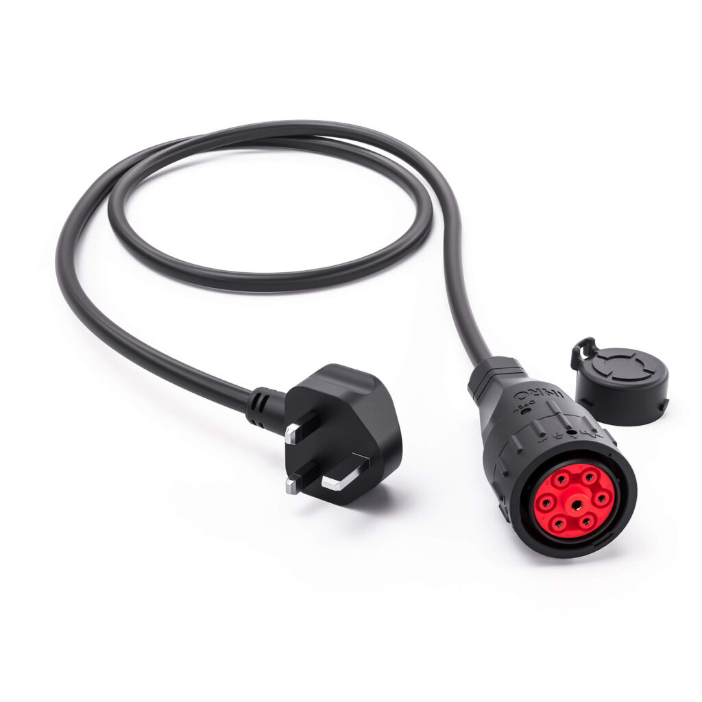 Ein Adapter zum Laden von E-Autos